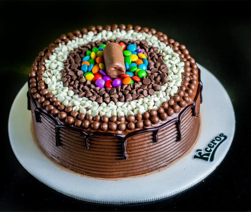 Torta de chocolate de 1 kilo con toppings